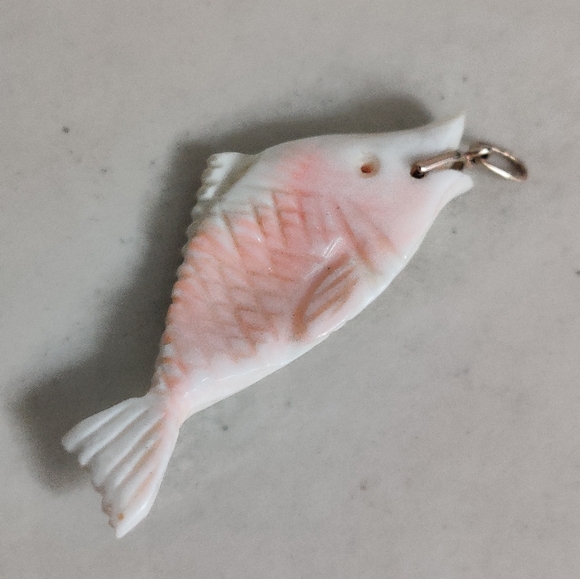Vintage Antique? Undyed Conch Shell fish pendant 14K Gold🐟 - Picture 15 of 16